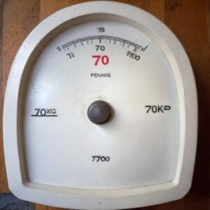 Deciphering the Conversion of 70. 7 kg into Pounds